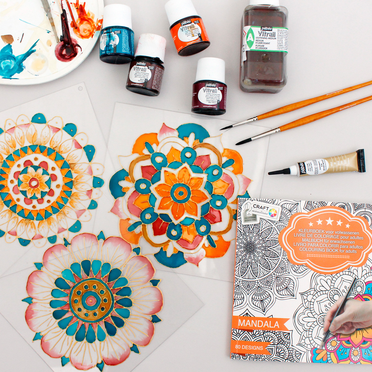 2530nro_8 nestepullo, jossa on valkoinen korkki