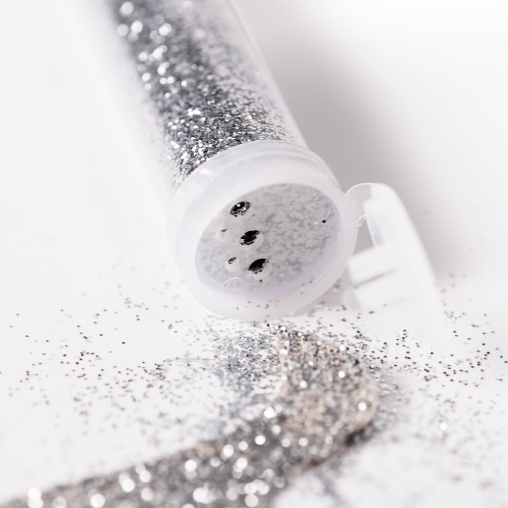 laatikollinen glitteriä