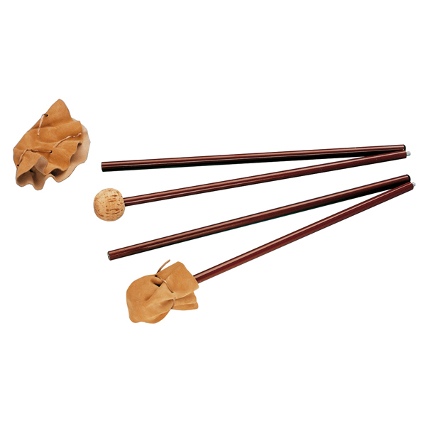 2180 ryhmä keppejä, joilla on ruokapussi mukanaan.